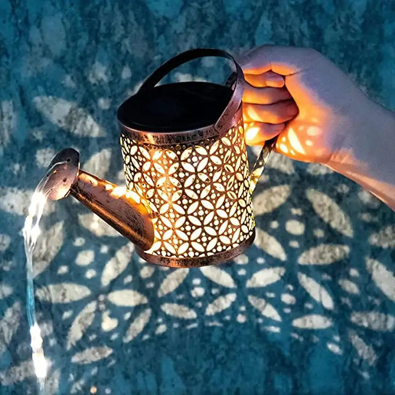Aurinkoenergialla toimiva kastelukannu