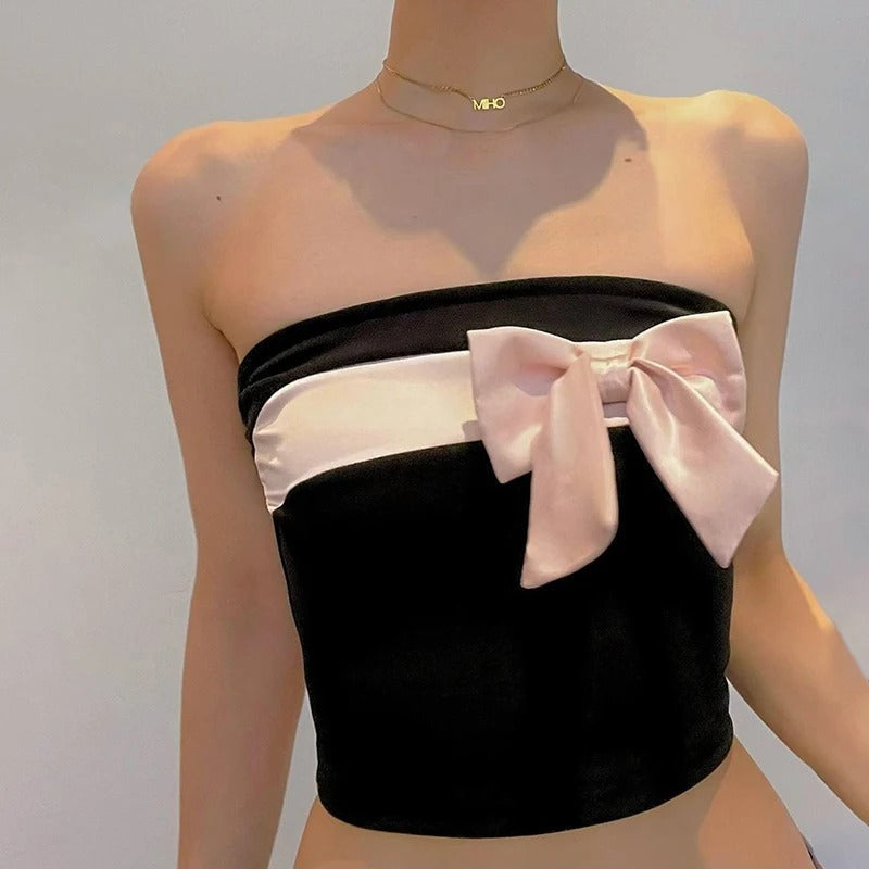 Naisten rusettikaulusinen olkaimeton crop-top