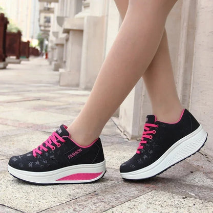 Naisten alustan kiila Lace-Up Sneakers