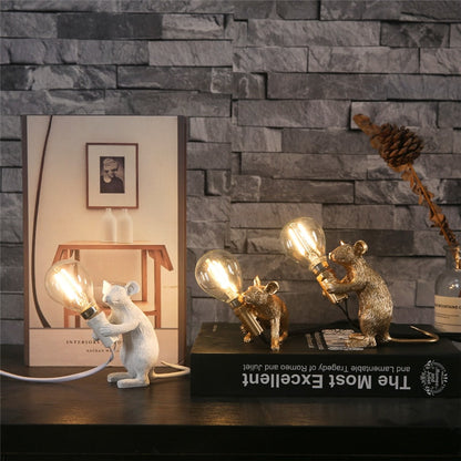 Söpö hiiri pöytävalaisin
